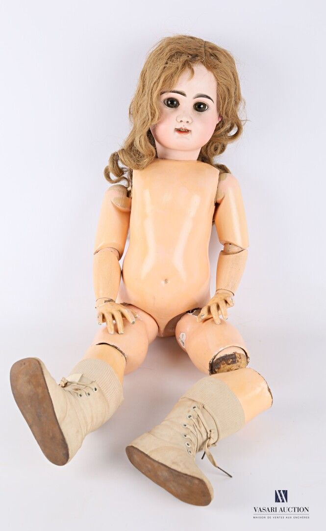 Null RABERY和DELPHIEU (1856-1899)

娃娃的头部铸有饼干，固定的棕色眼睛，穿孔的耳朵，张开的嘴，颈背上有R4D的标记，用橡皮筋连接&hellip;