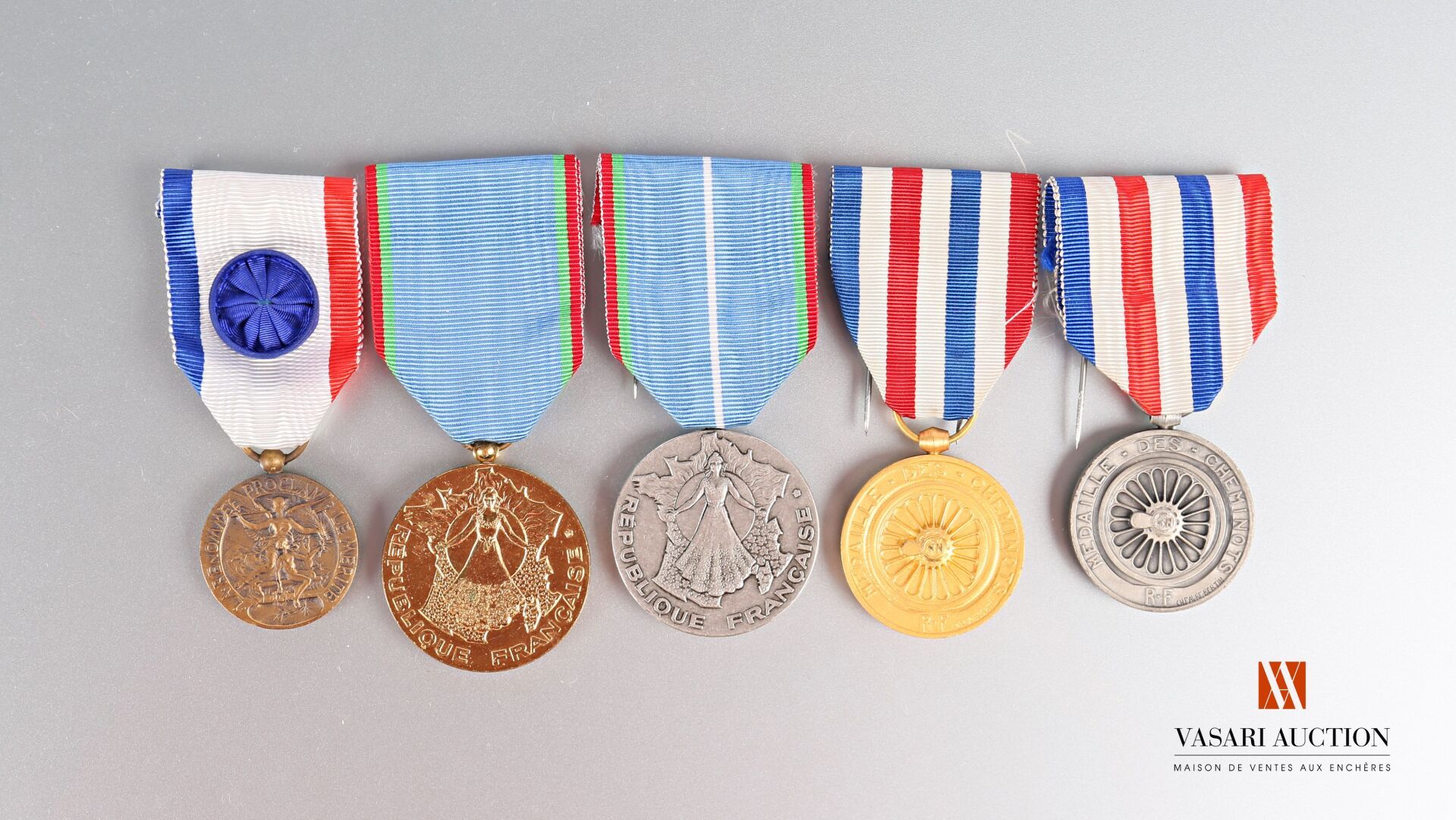 Null Ordres et décorations : médaille des cheminots, échelon argent, attribuée e&hellip;