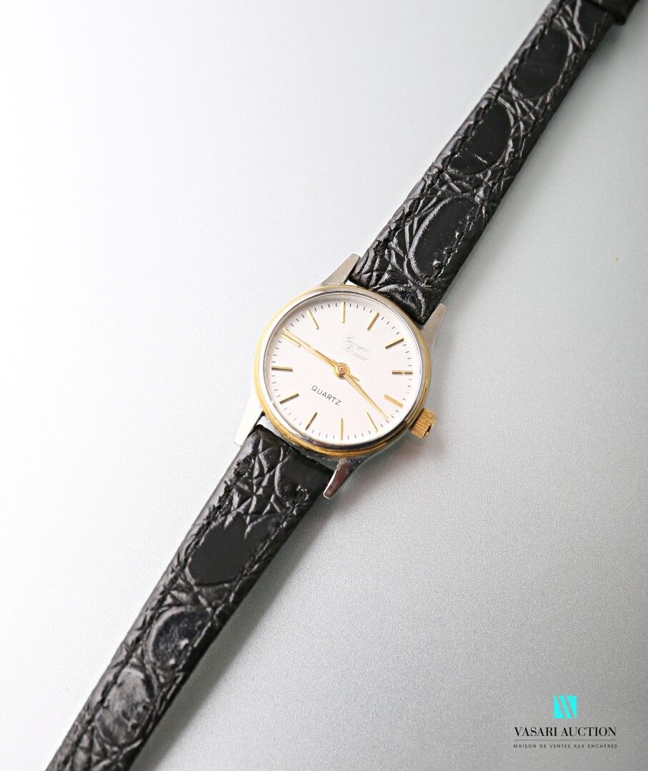 Null 精钢和鎏金金属女式腕表，圆形银色表盘上标有Georges Féraud字样，鎏金指数，石英机芯，皮革表带。

(边框上有划痕)
