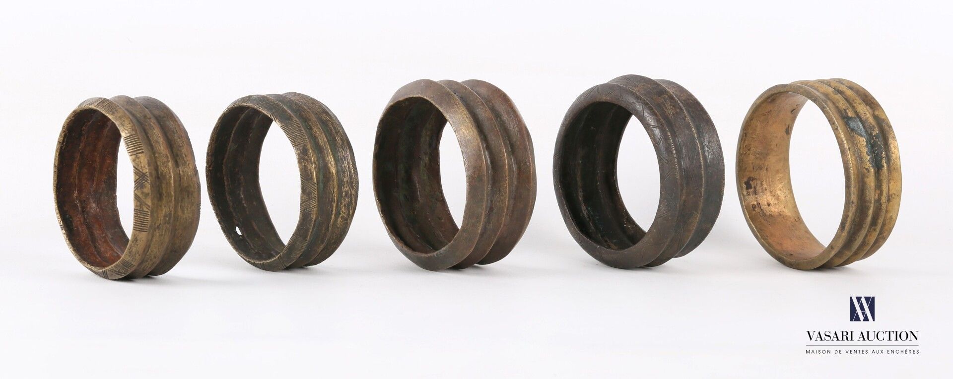 Null AFRIQUE

Lot de cinq bracelets monnaie ou manilles en bronze côtelés, dont &hellip;