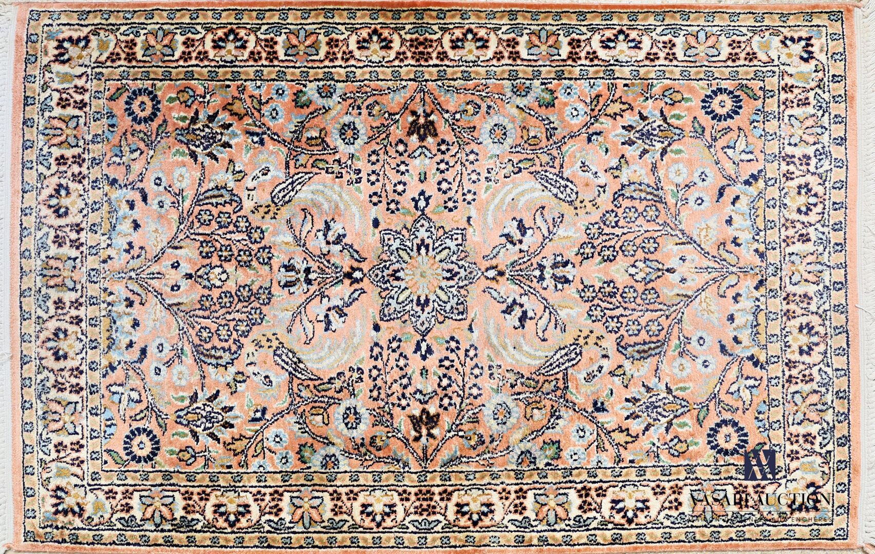 Null KASHMIR

Teppich aus Baumwolle und Seide, verziert mit Blattmotiven auf ros&hellip;