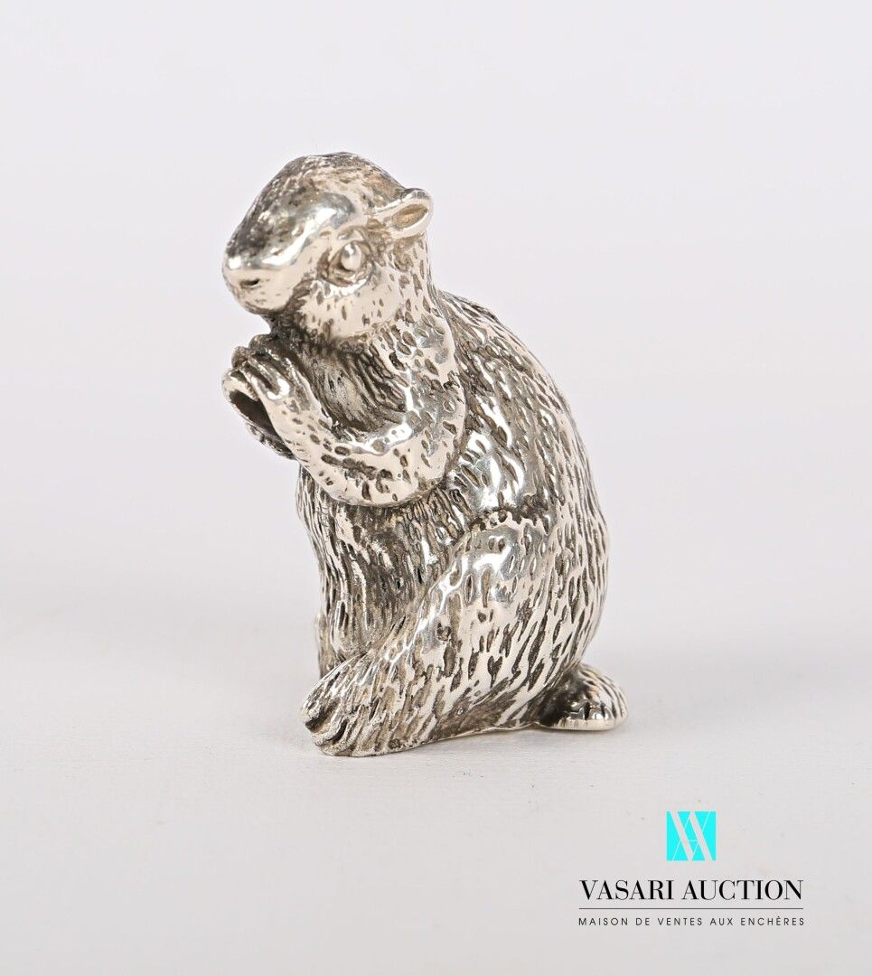 Null Sujet en argent figurant une marmotte

Poids : 144,97 g - Haut. : 4,5 cm