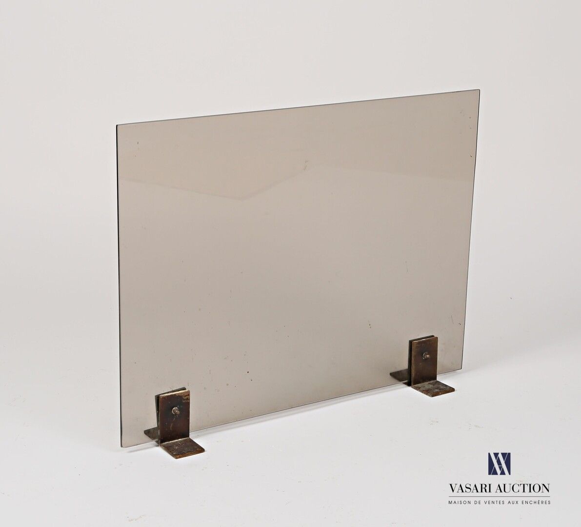 Null 
壁炉屏幕上的四个金属脚支撑着烟熏玻璃




(脚上有轻微的氧化现象)




高度：46厘米46 cm - 宽度 : 60 cm