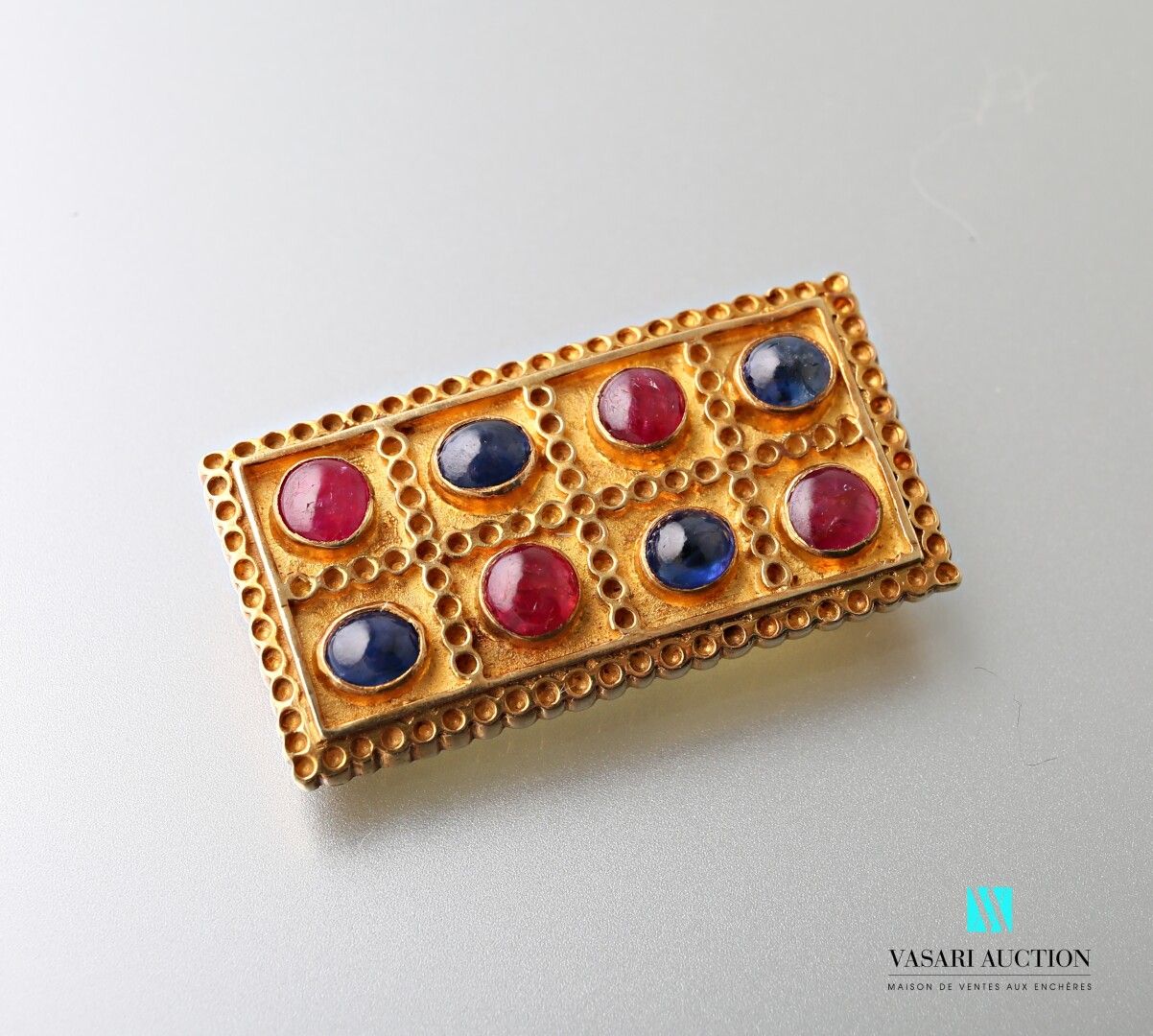Null Lalaounis, rectangular brooch in yellow gold 750 thousandth, decoration of &hellip;