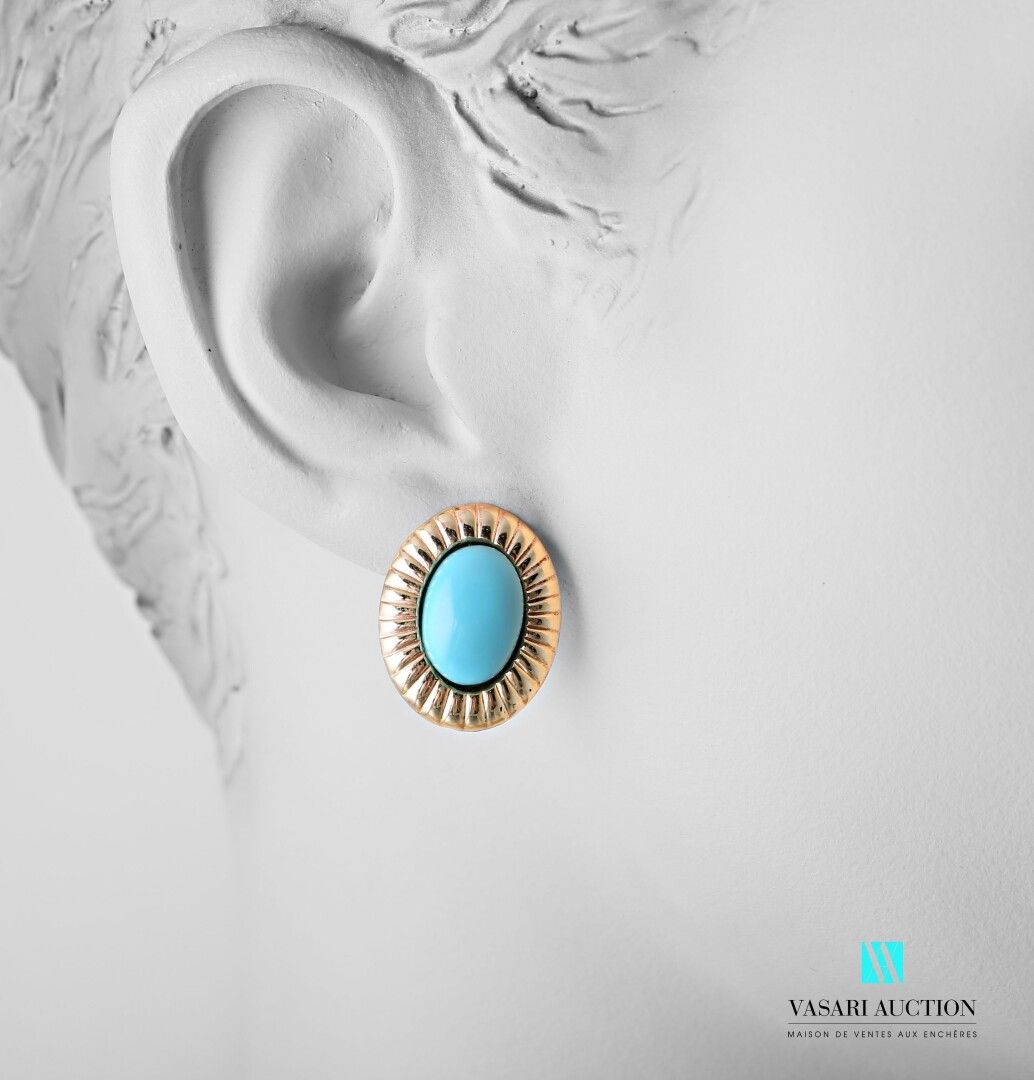 Null 一对镀金和蓝色玻璃膏耳环 2,3 x 2 cm。
