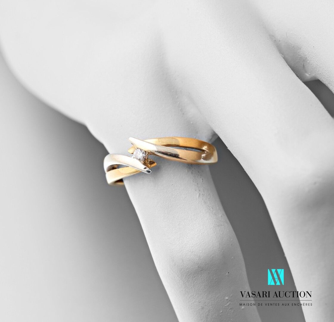 Null Ring in gold 750 thousandths of two tones, crossed motive set with a brilli&hellip;
