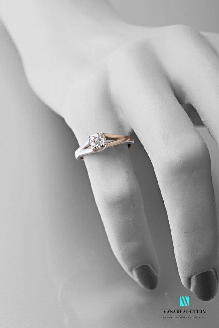 Null Anillo de oro de 750 milésimas, el anillo está dividido en ocho hilos de or&hellip;
