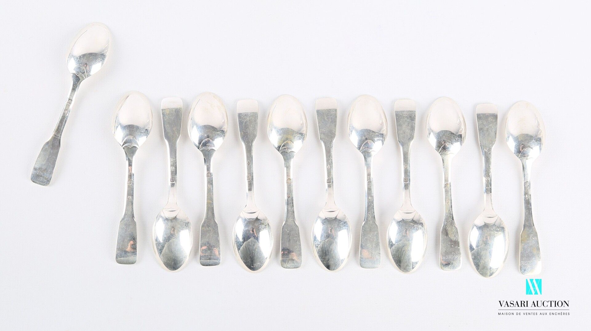Null Set di dodici cucchiai da moka in argento, i manici uniplat

peso: 187,72 g