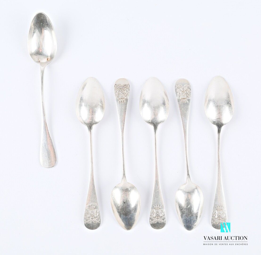 Null Set of six silver teaspoons, the single flat handle is decorated with a cro&hellip;