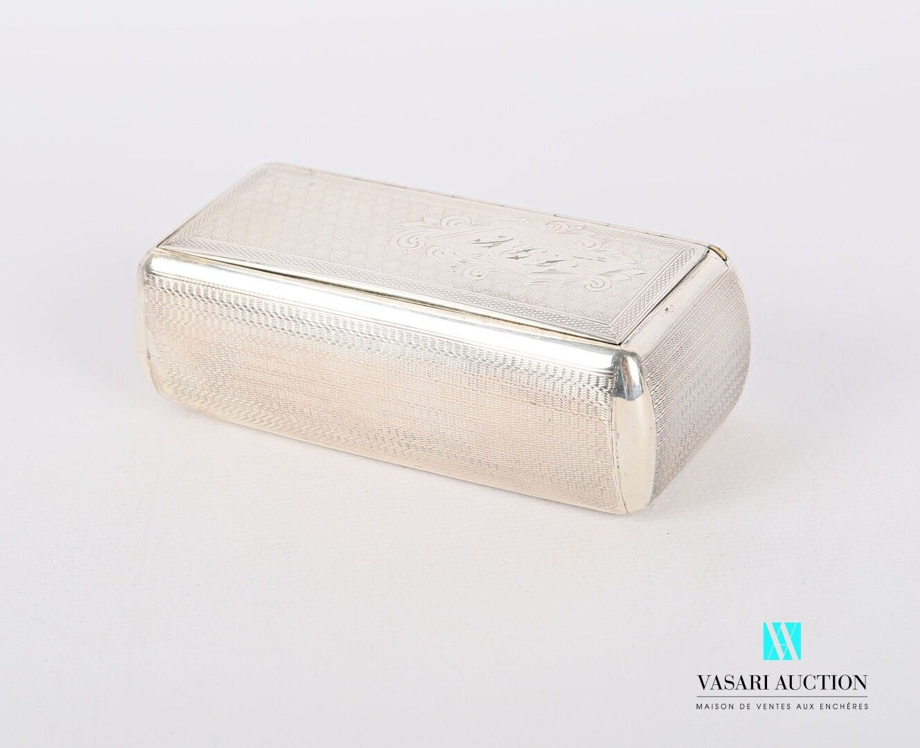 Null Rectangular silver snuffbox with guilloche decoration, the hinged lid has a&hellip;