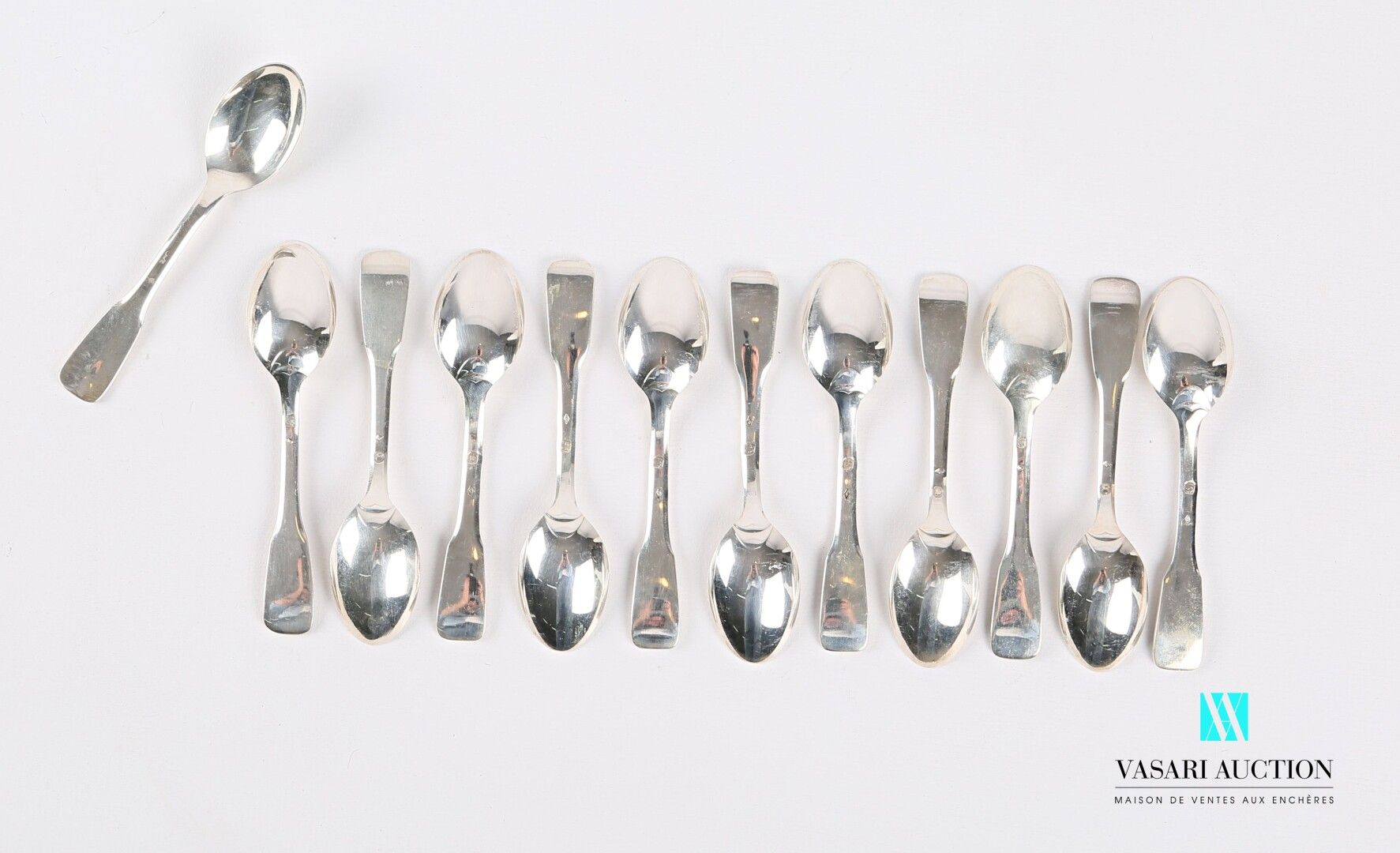 Null Set of twelve silver mocha spoons, the handle uniplat.

Weight : 183,69 g