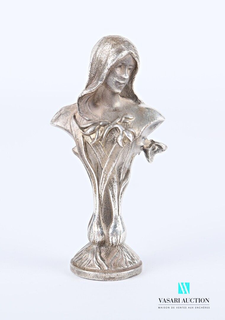 Null Silver seal, the handle showing a woman in the Art Nouveau style, engraved.&hellip;