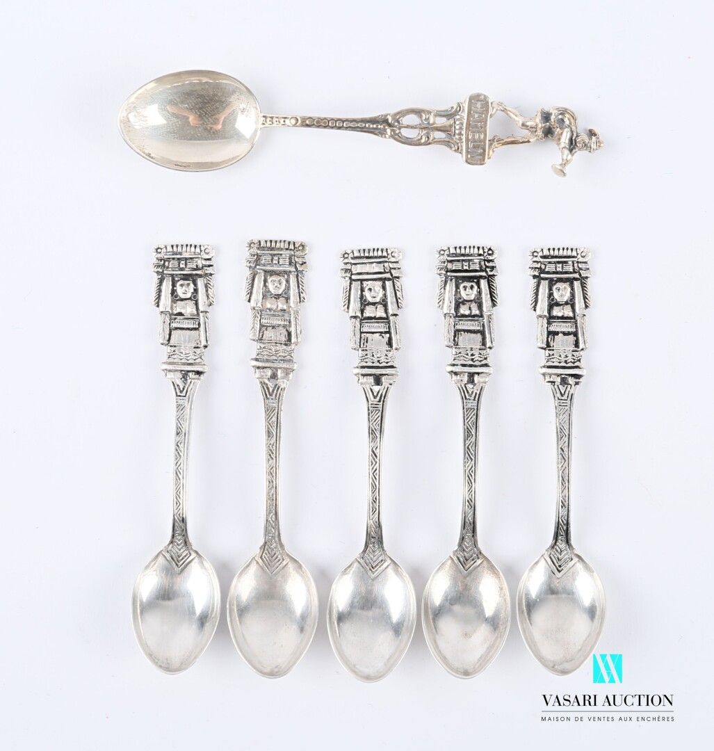 Null Suite of five silver mocha spoons 800 thousandths, the handle with geometri&hellip;