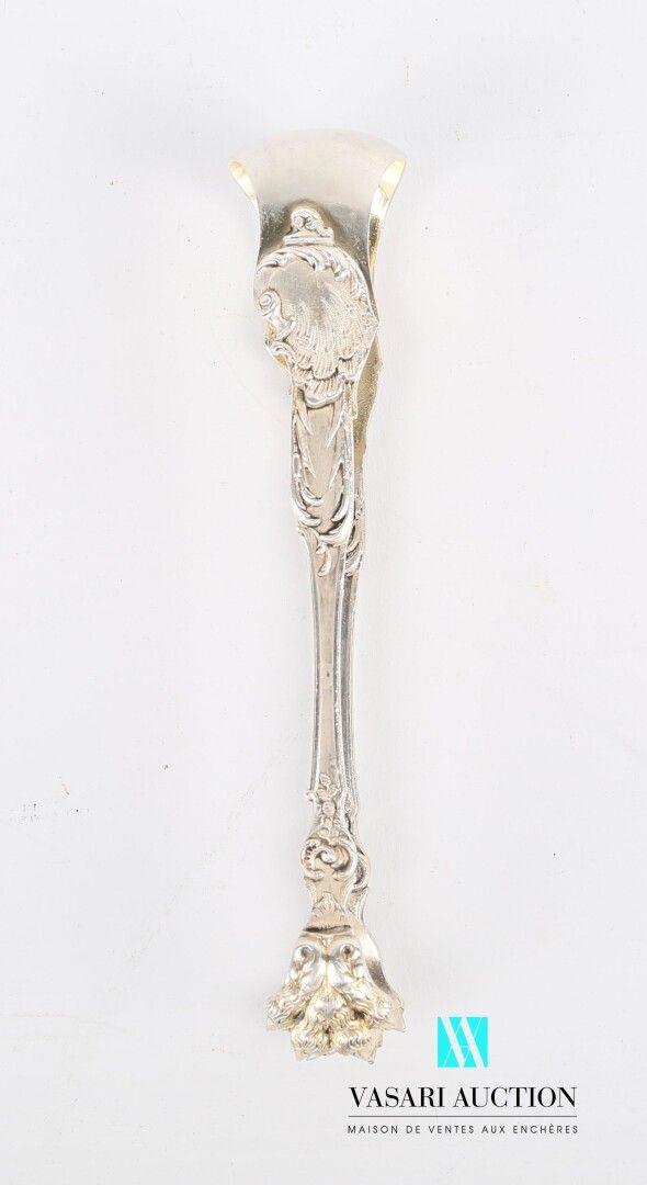 Null Silver sugar tongs, the arms surmounted by blind cartouches underlined by f&hellip;