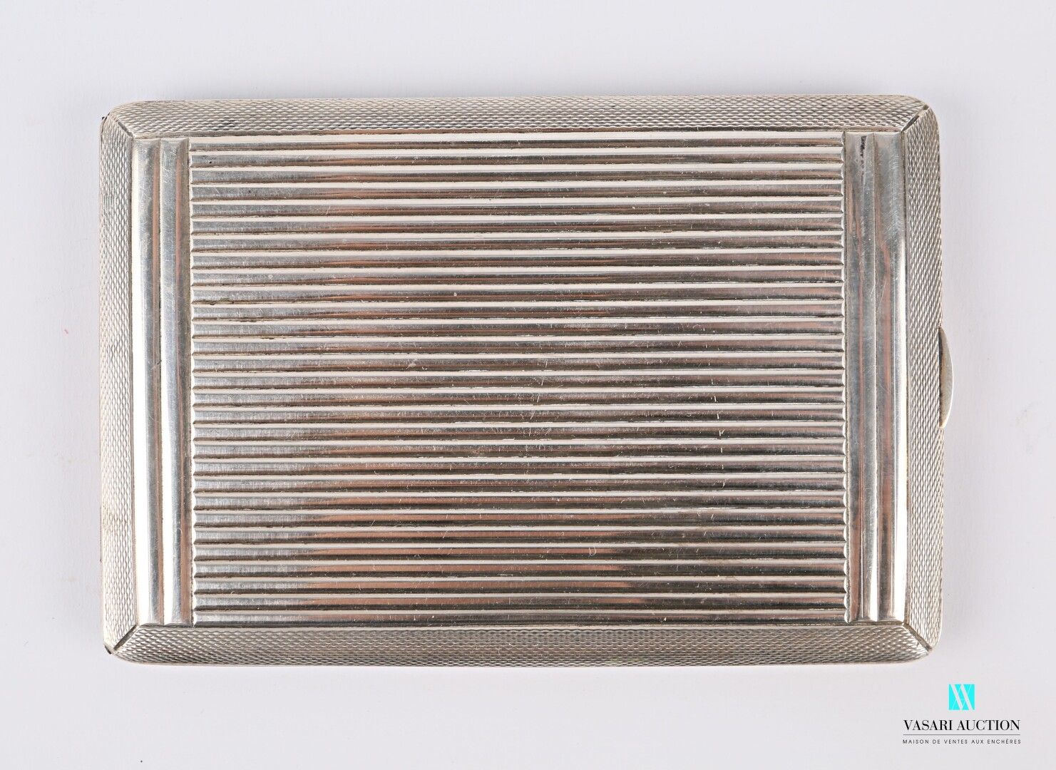 Null Lancel银质香烟盒，盘子上有横向和纵向的装饰带，边框上有玑镂式的门楣。

重量：151.85克 - 8.2 x 12.5厘米