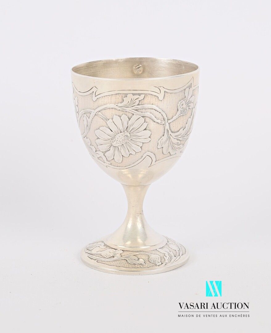 Null Egg cup with a rotating decoration of a flowering branch

Height : 7 cm 7 c&hellip;