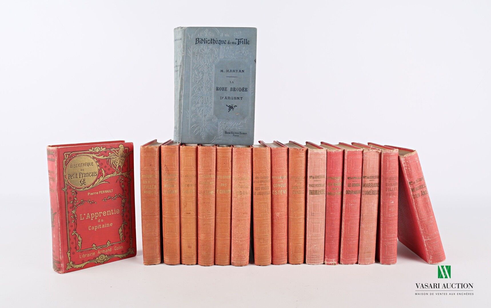 Null [YOUTH]

Lot of seventeen volumes of children's books mainly from the Pink &hellip;