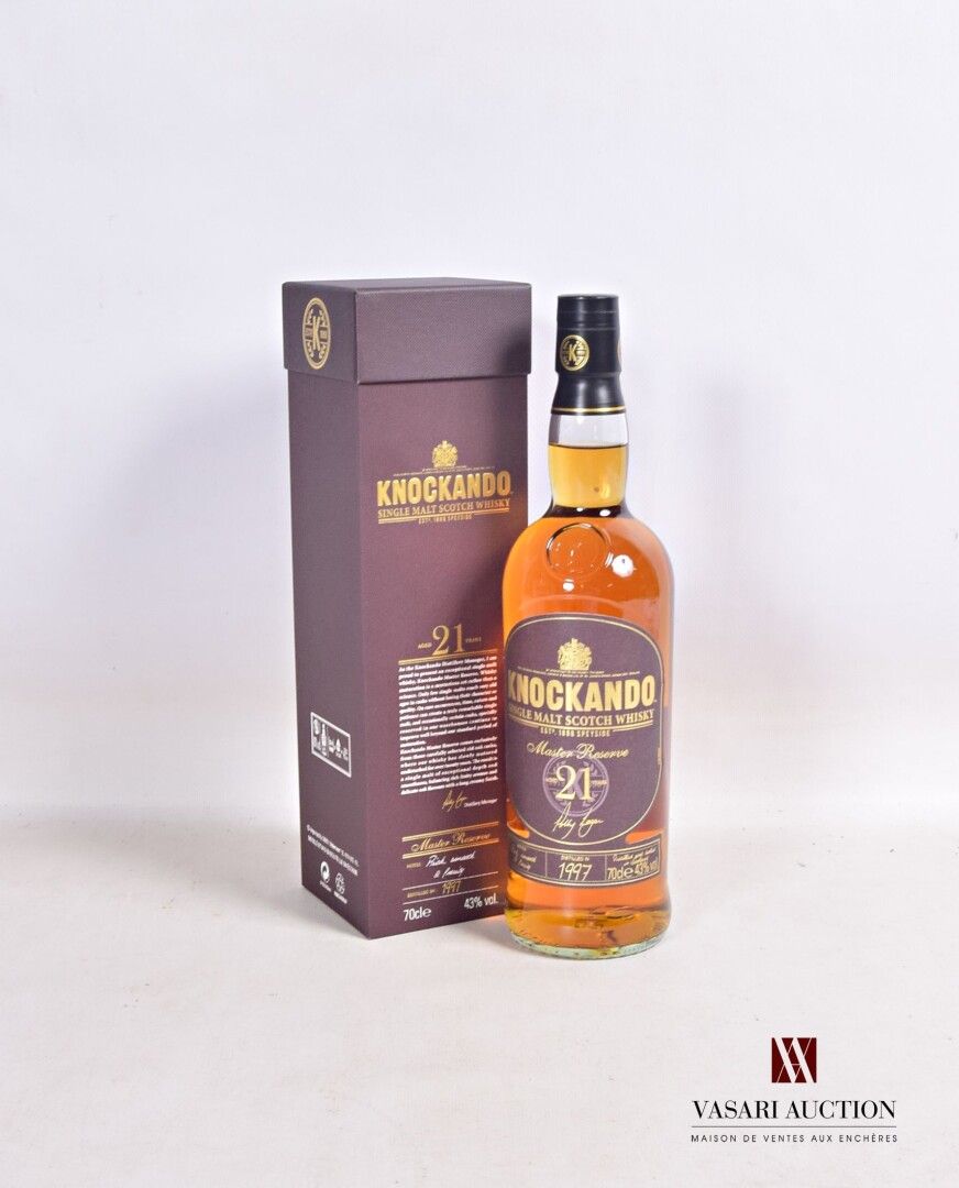 Null 1 botella de whisky escocés de malta KNOCKANDO Master Reserve de 21 años.

&hellip;
