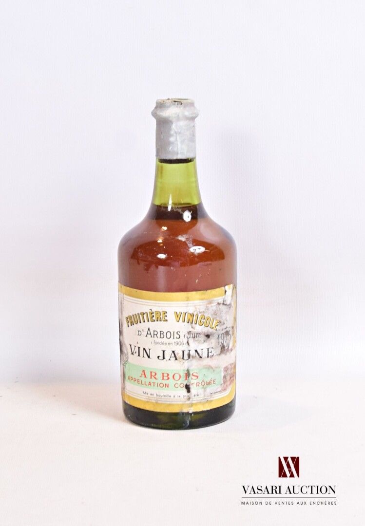 Null 1 bouteille	VIN JAUNE d'ARBOIS mise Fruitière Vinicole 		1975

	Et. Fanée, &hellip;