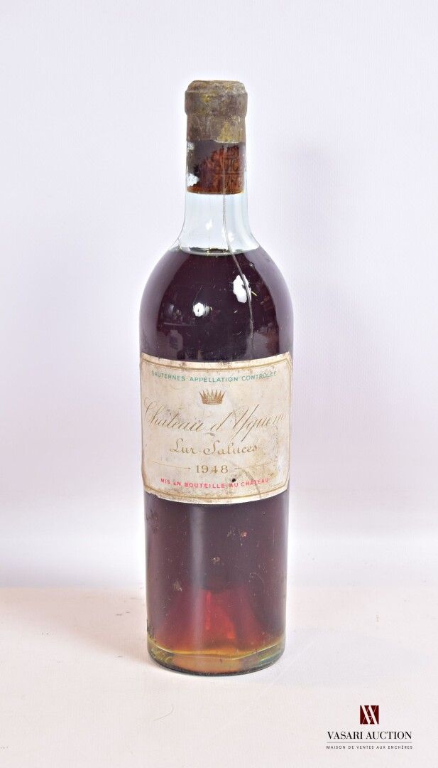 Null 1瓶Chateau d'YQUEM 1er Cru Sup Sauternes 1948

	褪色和染色（1处轻微撕裂）。N：肩部上方。