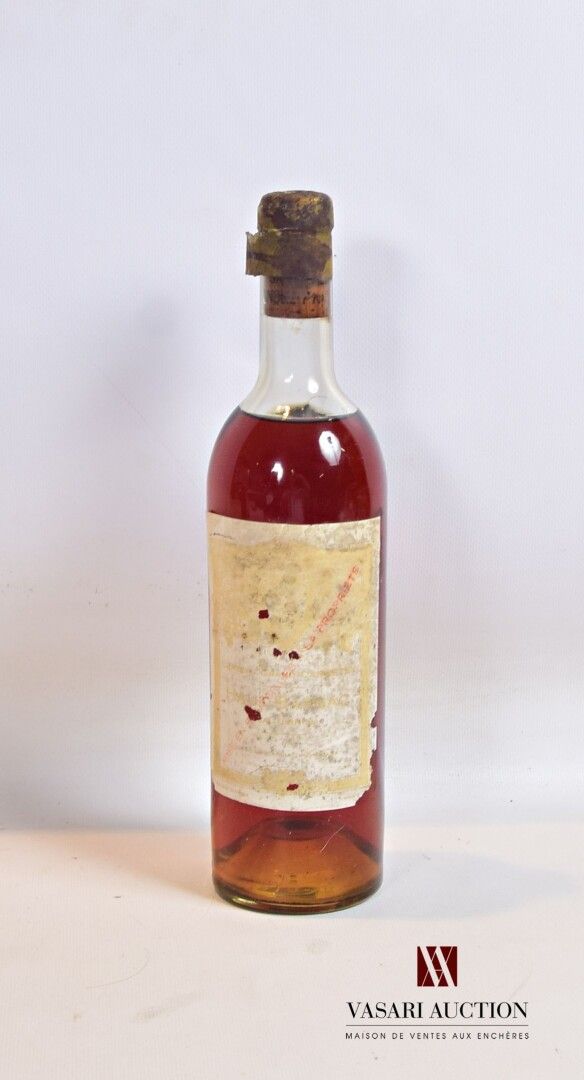 Null 1瓶GRAND CARRETEY Haut Barsac 1955年葡萄酒

	非常褪色和磨损。帽子的裙边被剪掉，以便检查。

	N：高/中肩。