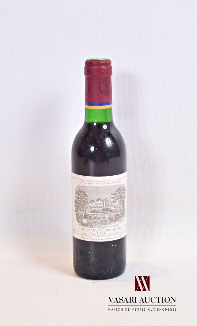 Null 1个半拉菲特-罗特希尔德酒庄Pauillac 1er GCC，1973年

	而且。有一点污渍。N: 颈下/肩上极限。