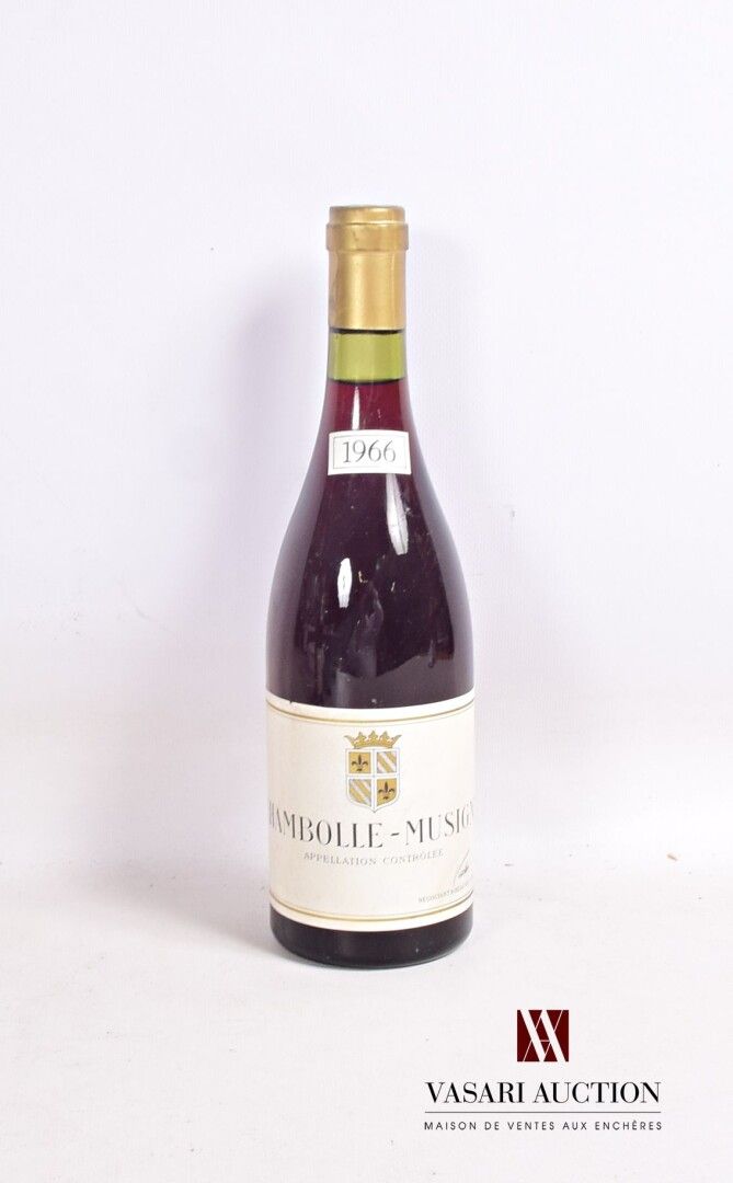 Null 1 bottle CHAMBOLLE-MUSIGNY mise Nicolas 1966

	And. Slightly stained (2 tin&hellip;