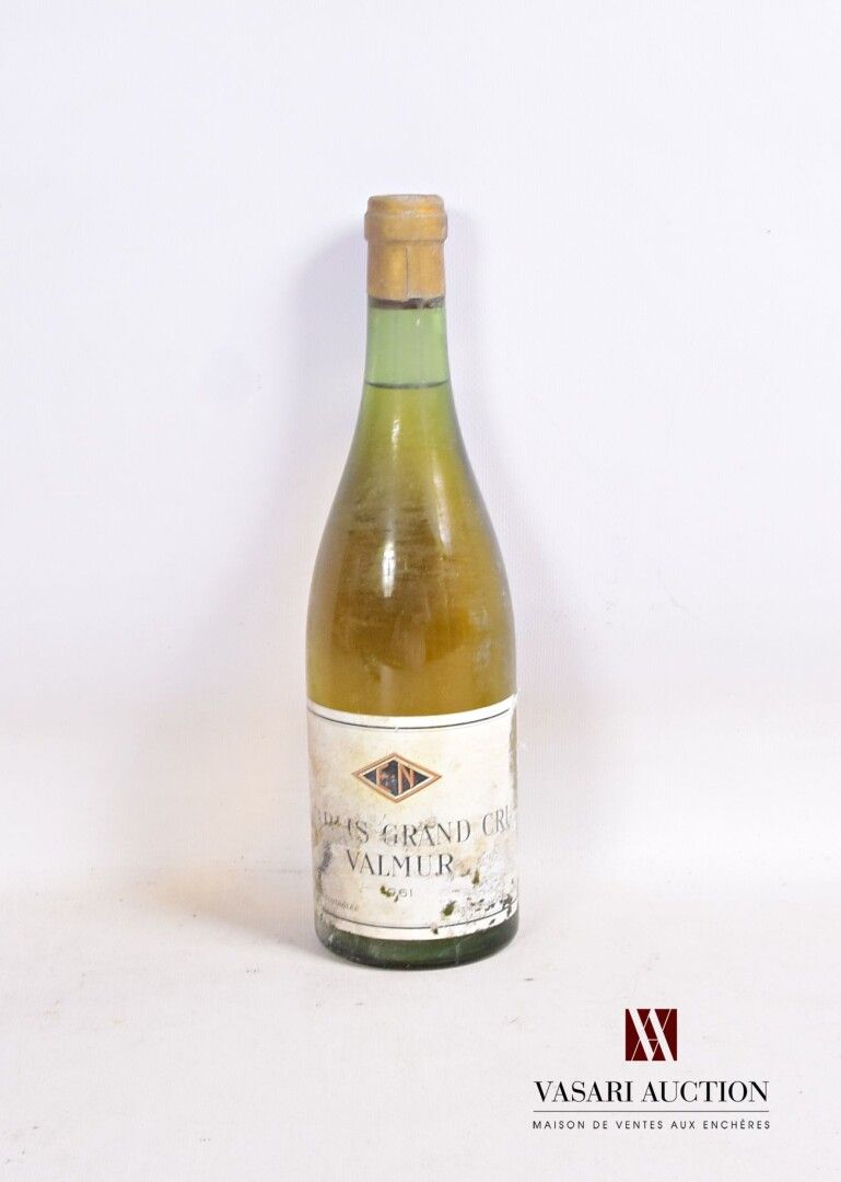 Null 1 bottle CHABLIS GC Valmur mise Nicolas 1961

	And. Stained and very worn (&hellip;