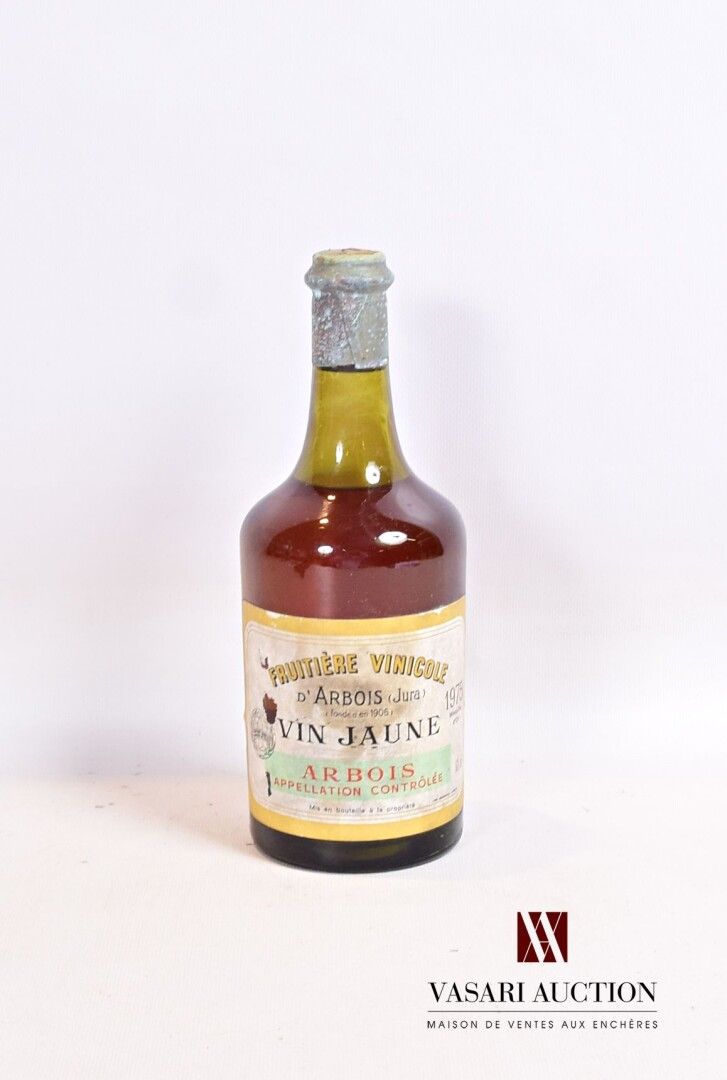 Null 1瓶VIN JAUNE d'ARBOIS mise Fruitière Vinicole 1975

	褪色，有污点，有点破损。N: 颈下/肩上极限。