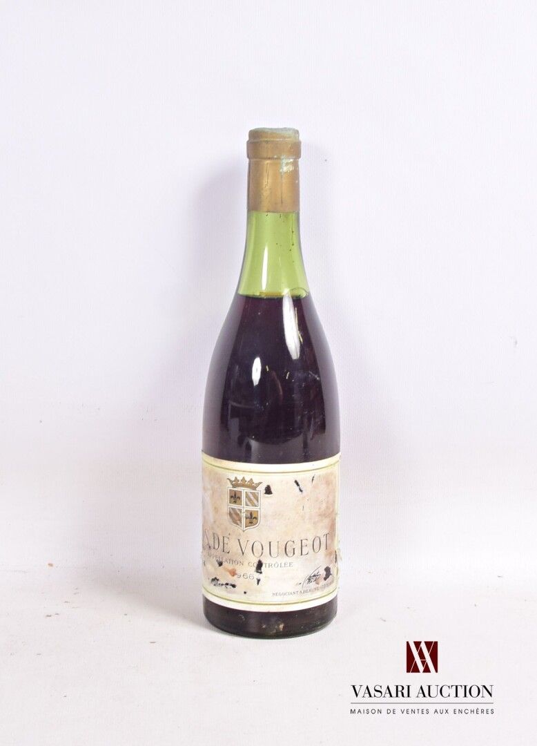 Null 1 botella CLOS DE VOUGEOT mise Nicolas 1966

	Y. Descolorido, manchado, un &hellip;