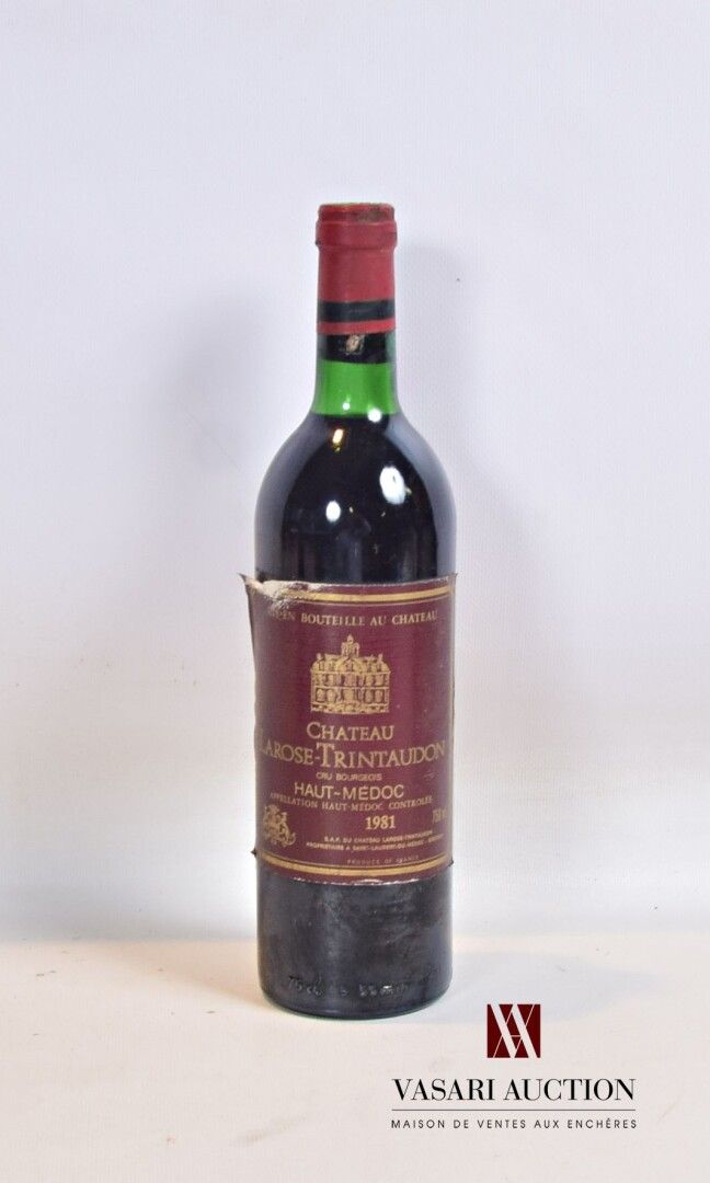 Null 1 botella Château LAROSE TRINTAUDON Haut Médoc CB 1981

	Y. Un poco desgast&hellip;