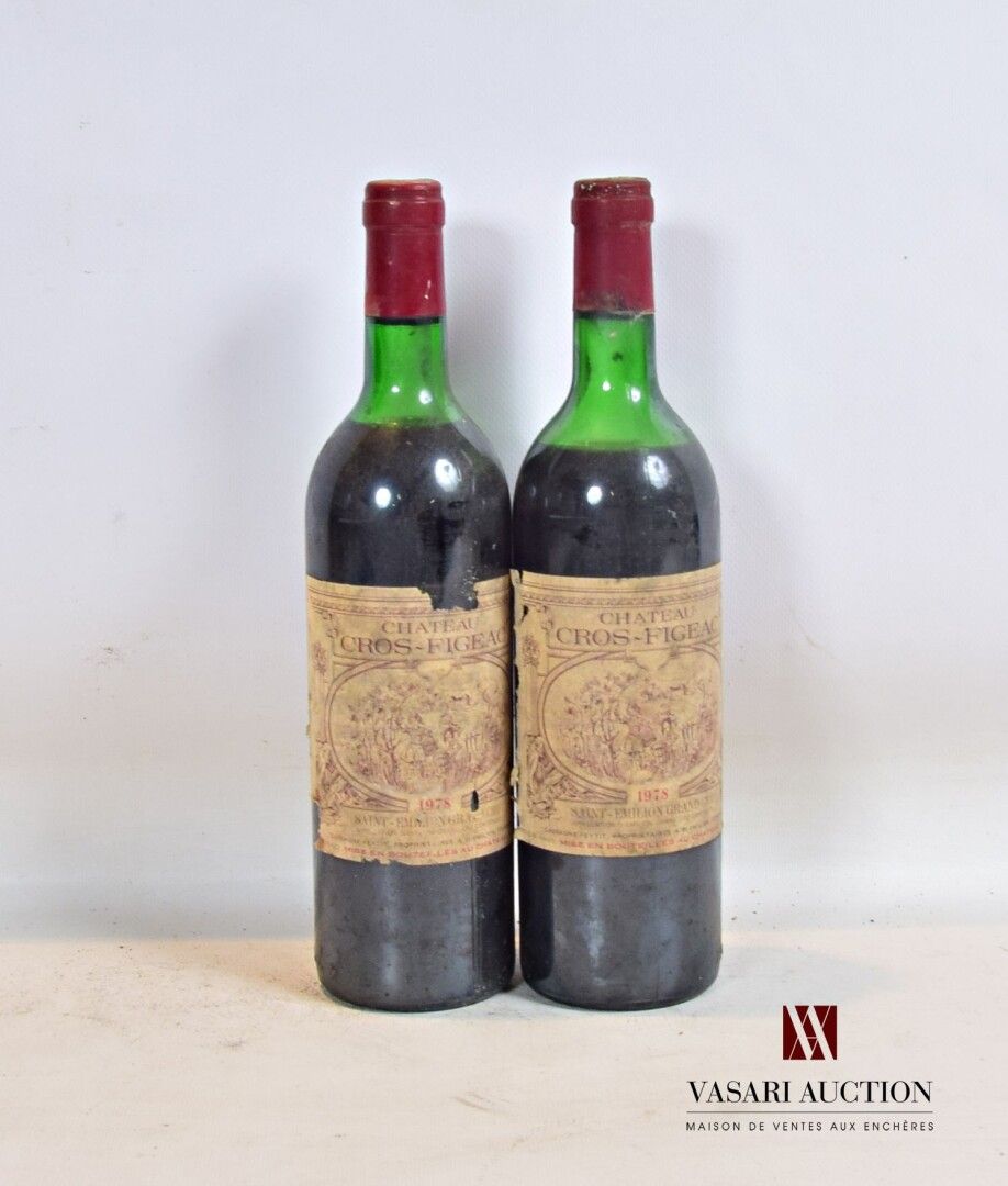 Null 2瓶CROS FIGEAC圣爱美伦酒庄1978年葡萄酒

	褪色、污损和撕裂，但仍可辨认。N：1个高肩，1个中肩。