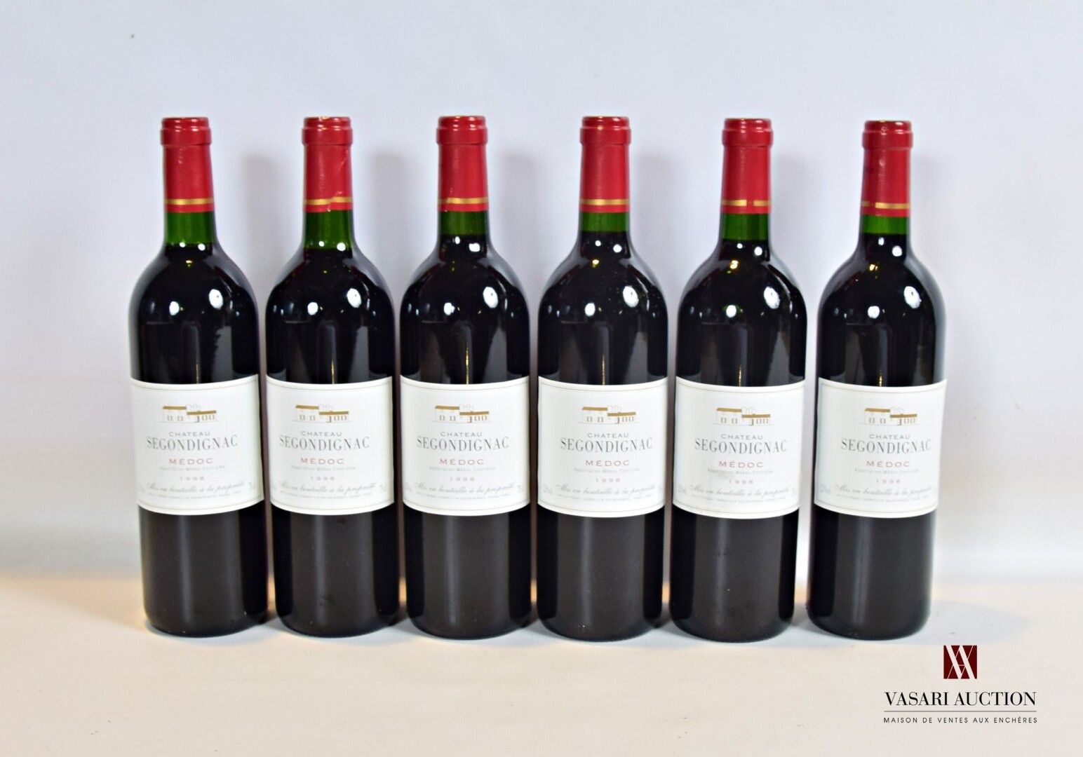 Null 6 bouteilles	Château de SEGONDIGNAC	Médoc	1998

	Et. Excellentes. N : 5 bas&hellip;