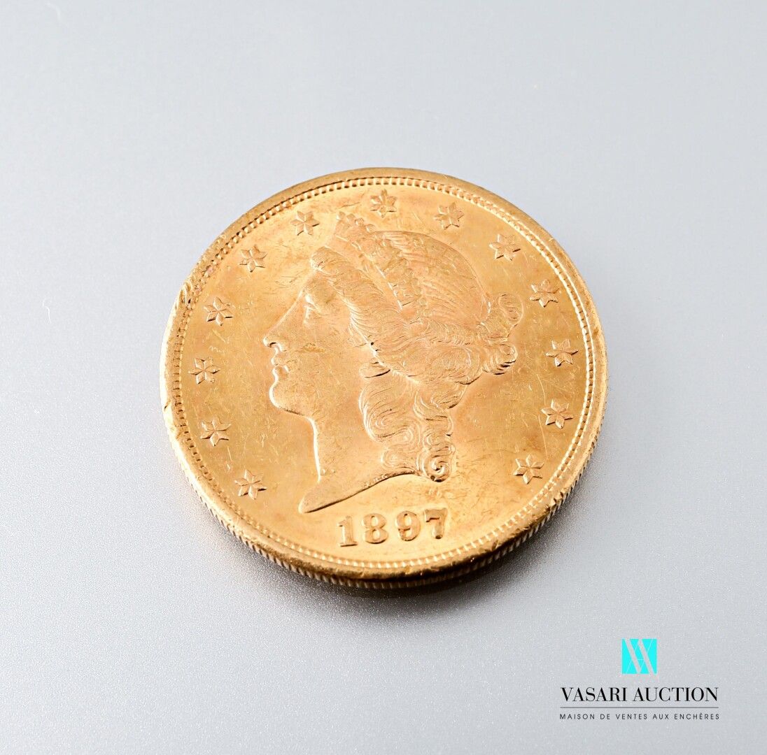 Null Una moneta d'oro da 20 dollari che presenta sul dritto la libertà e sul rov&hellip;
