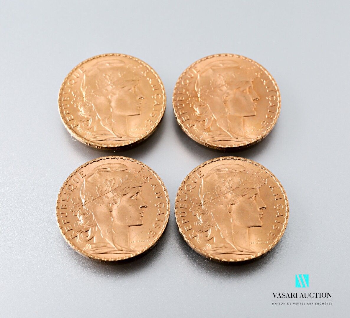 Null 四枚以玛丽安和公鸡为主题的20法郎金币，出自儒勒-克莱芒-查普兰之手，1910年

重量 : 25,82 g