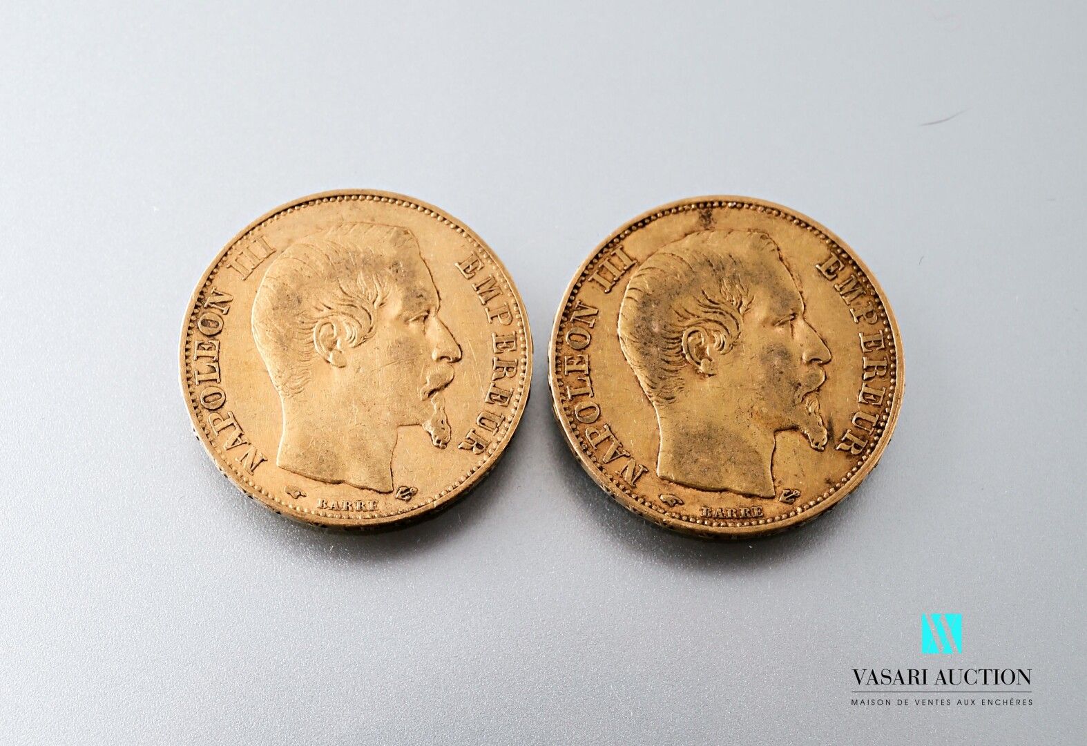 Null Deux pièces en or de 20 francs figurant Napoléon III tête nue gravée par Al&hellip;