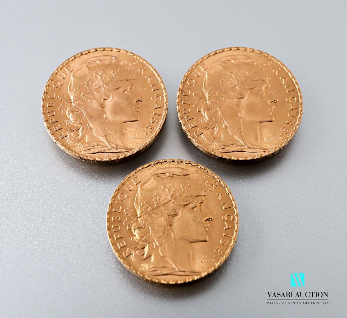 Null Tres monedas de oro de 20 francos con la imagen de Marianne y el Gallo segú&hellip;