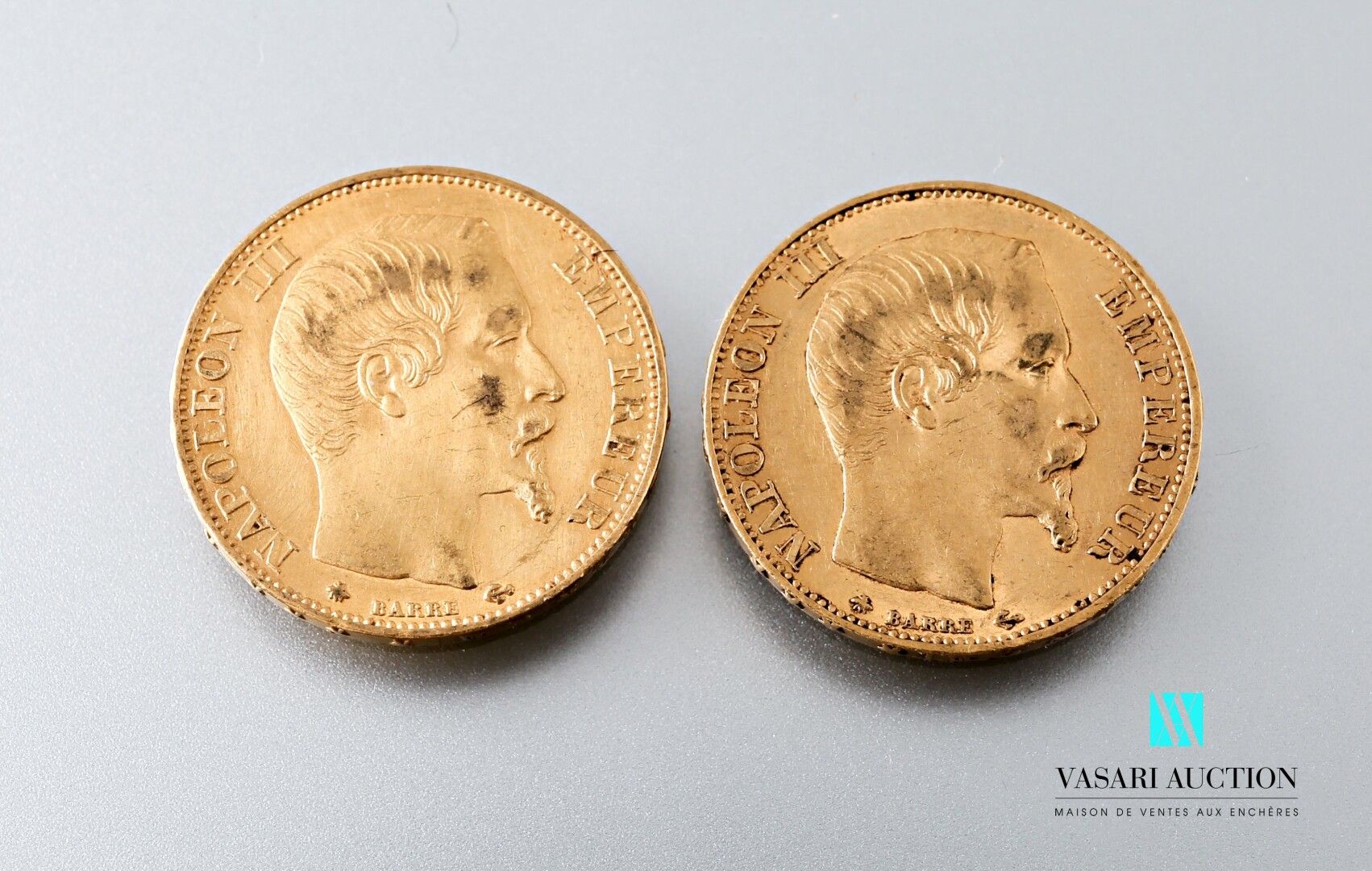 Null 两枚显示拿破仑三世光头的20法郎金币，由Albert-Désiré Barre雕刻，1860年，BB工作室（斯特拉斯堡）。

重量：12.88克