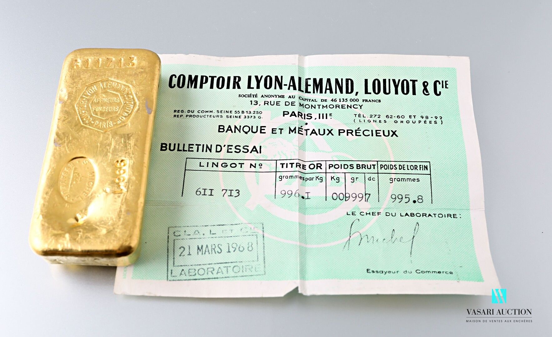 Null Lingote de oro n° 611.713 con su boletín de ensaye emitido por el comptoir &hellip;