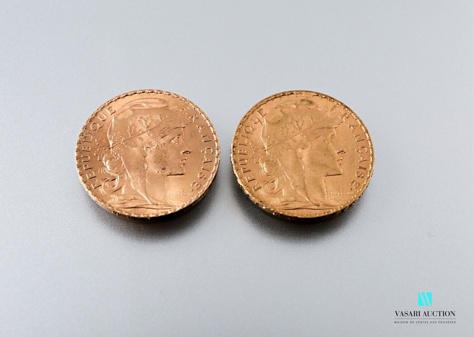 Null 两枚以玛丽安和公鸡为主题的20法郎金币，出自儒勒-克莱芒-查普兰之手，1910年

重量 : 12,89 g