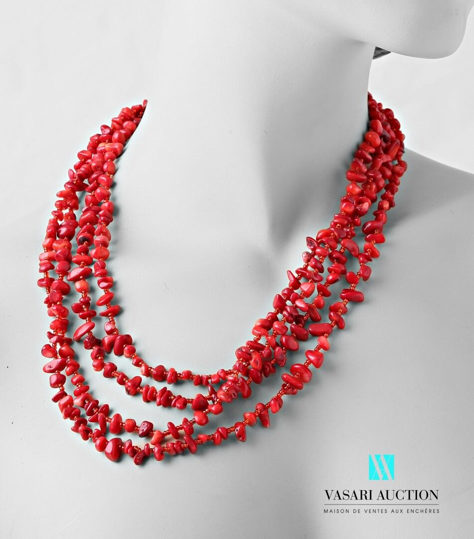 Null Necklace with four rows of coral root pastilles, the clasp ring spring meta&hellip;