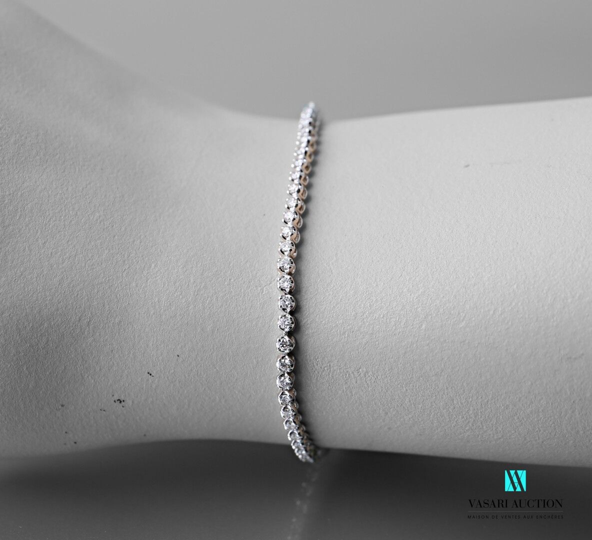 Null Bracelet line in white gold 750 thousandth set with 78 diamonds of modern s&hellip;