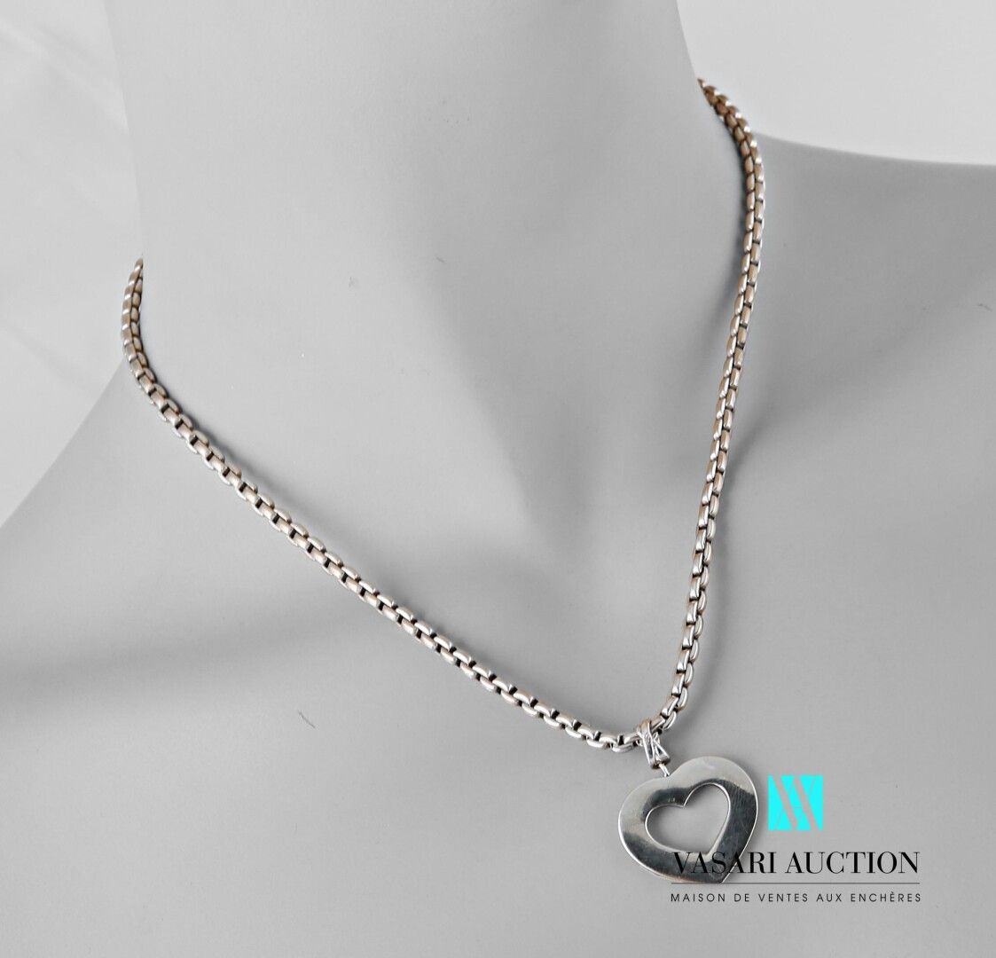 Null Un collier et un pendentif en or gris 750 millièmes, le collier en mailles &hellip;