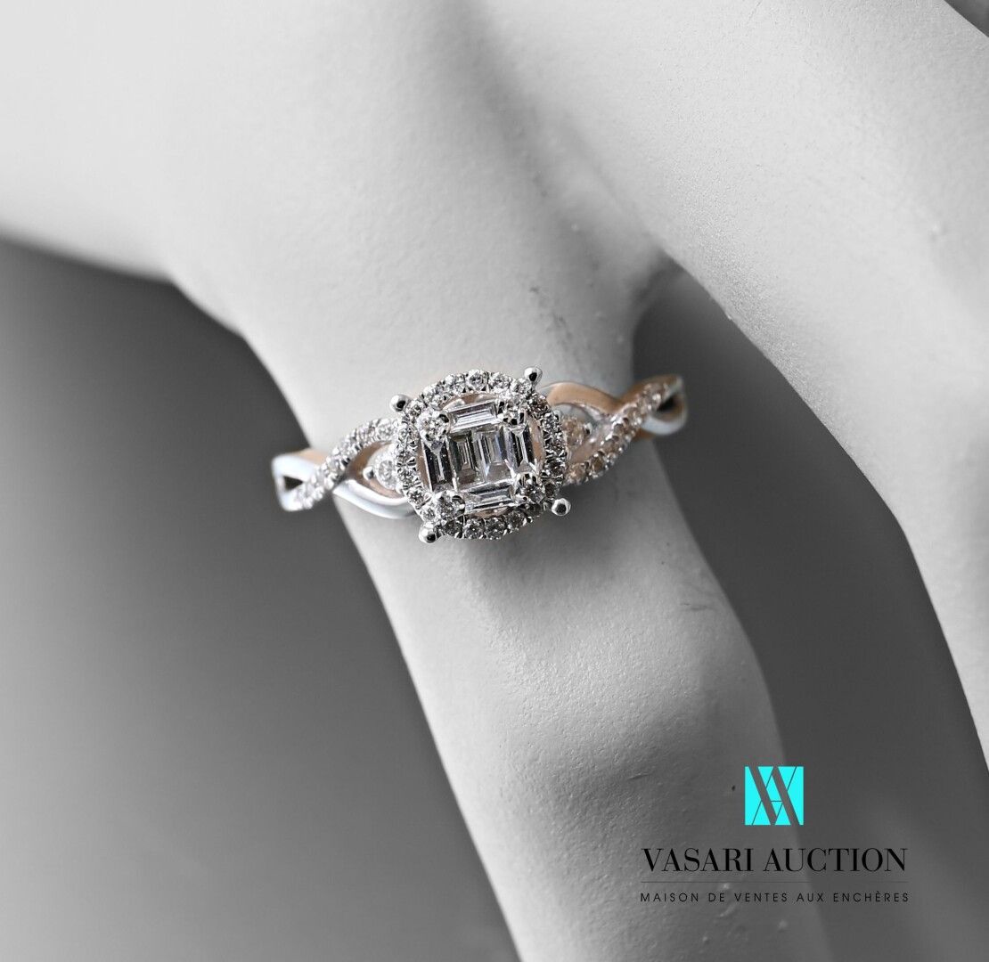 Null Ring in white gold 750 thousandths decorated in its center with six diamond&hellip;