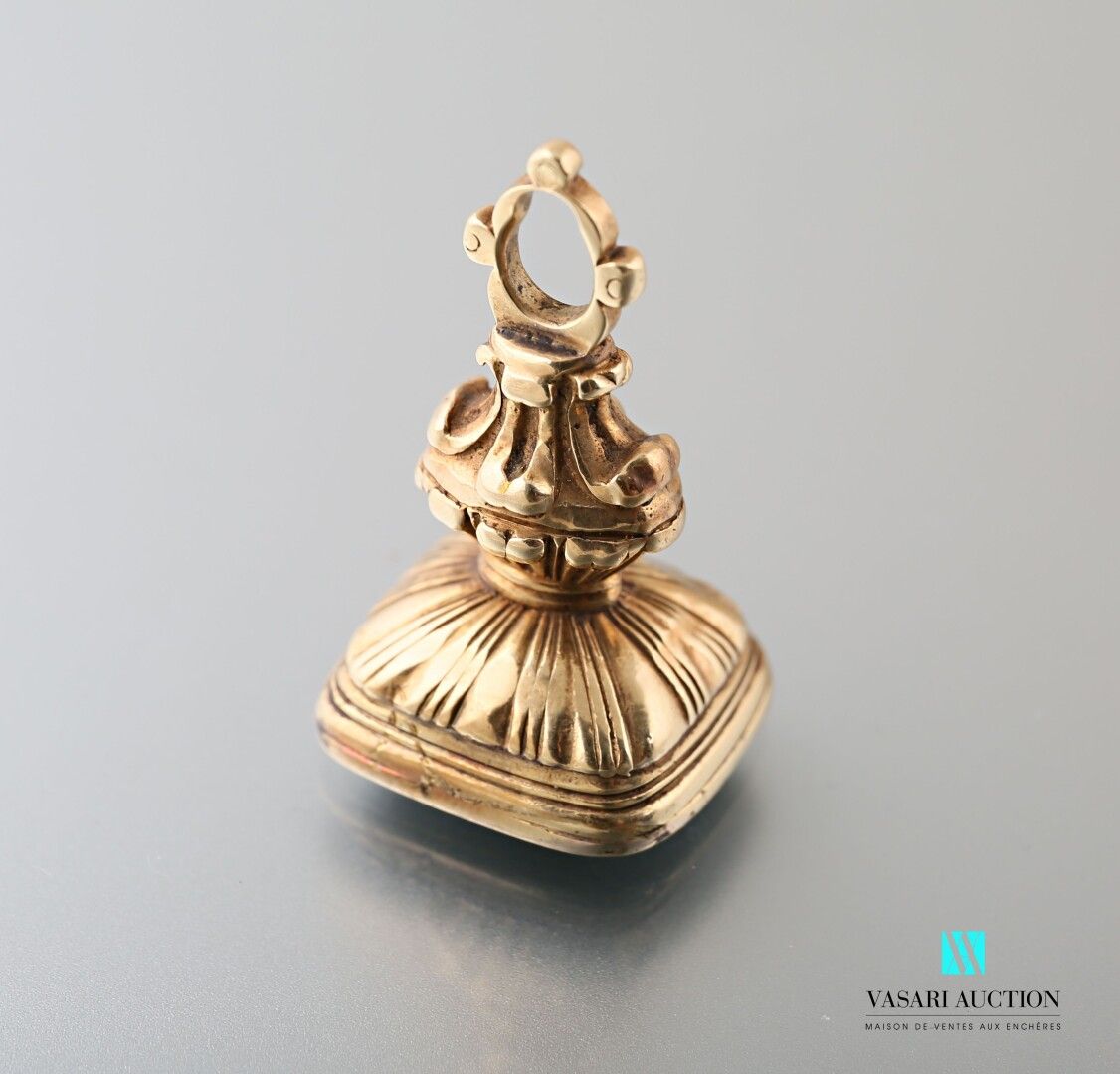 Null Pendant stamp in yellow gold 585 thousandths (14 carats) of baluster form, &hellip;