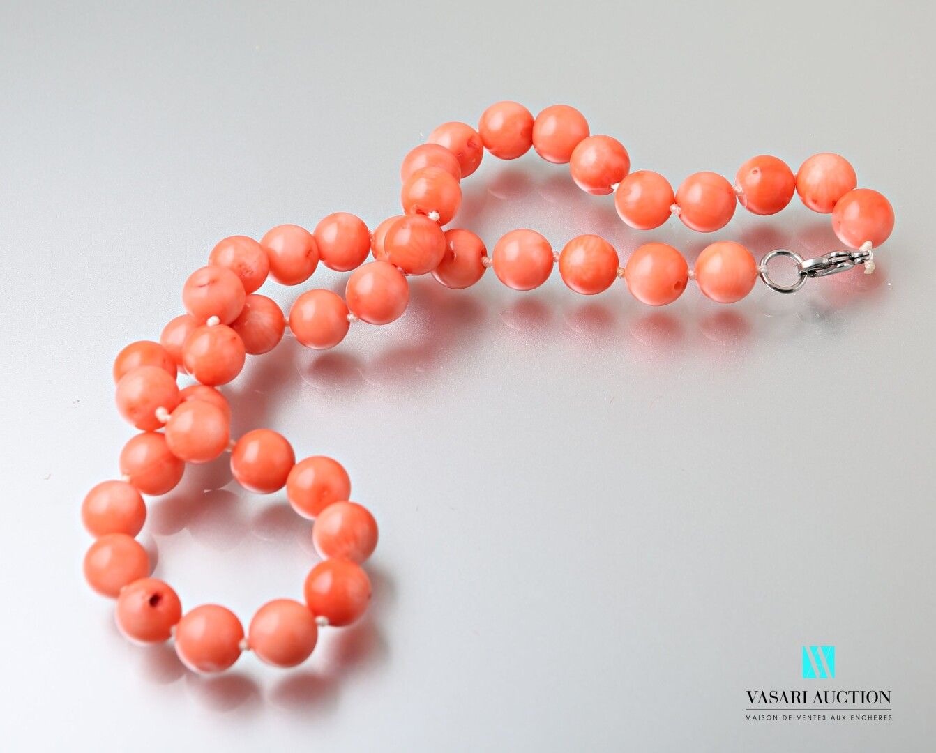 Null Collier de perles de racine de corail de 6,1 mm de couleur peau de pêche, l&hellip;