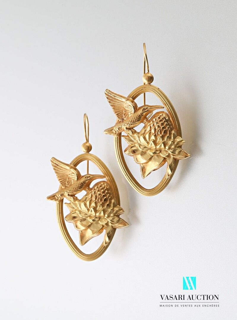 Null Pair of earrings in yellow gold 750 thousandth representing a hummingbird a&hellip;