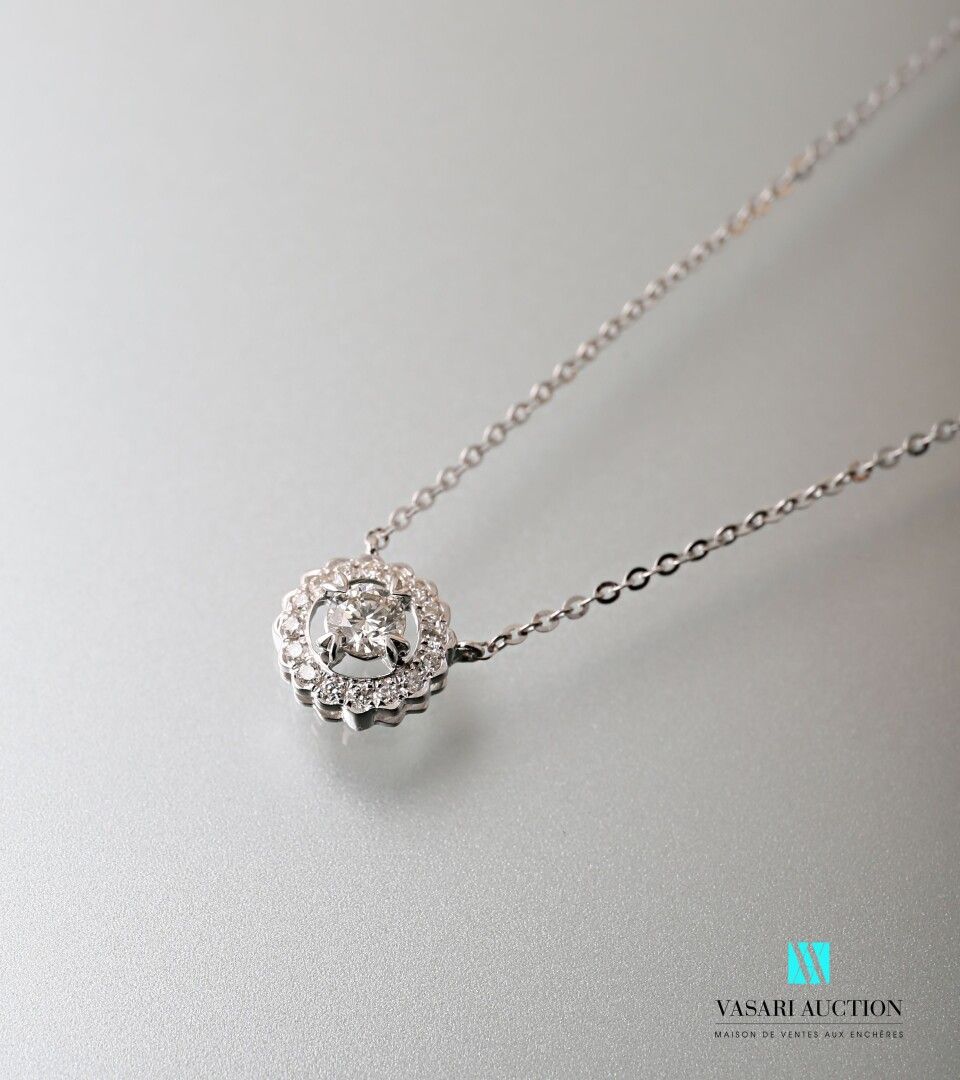 Null Necklace in white gold 750 thousandths decorated with a round openwork motf&hellip;