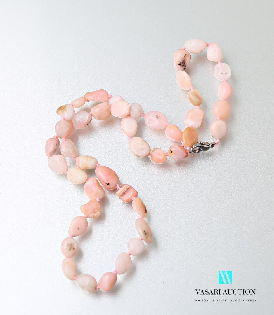 Null Pink opal pebble necklace, the clasp snap hook in metal

Length : 45 cm