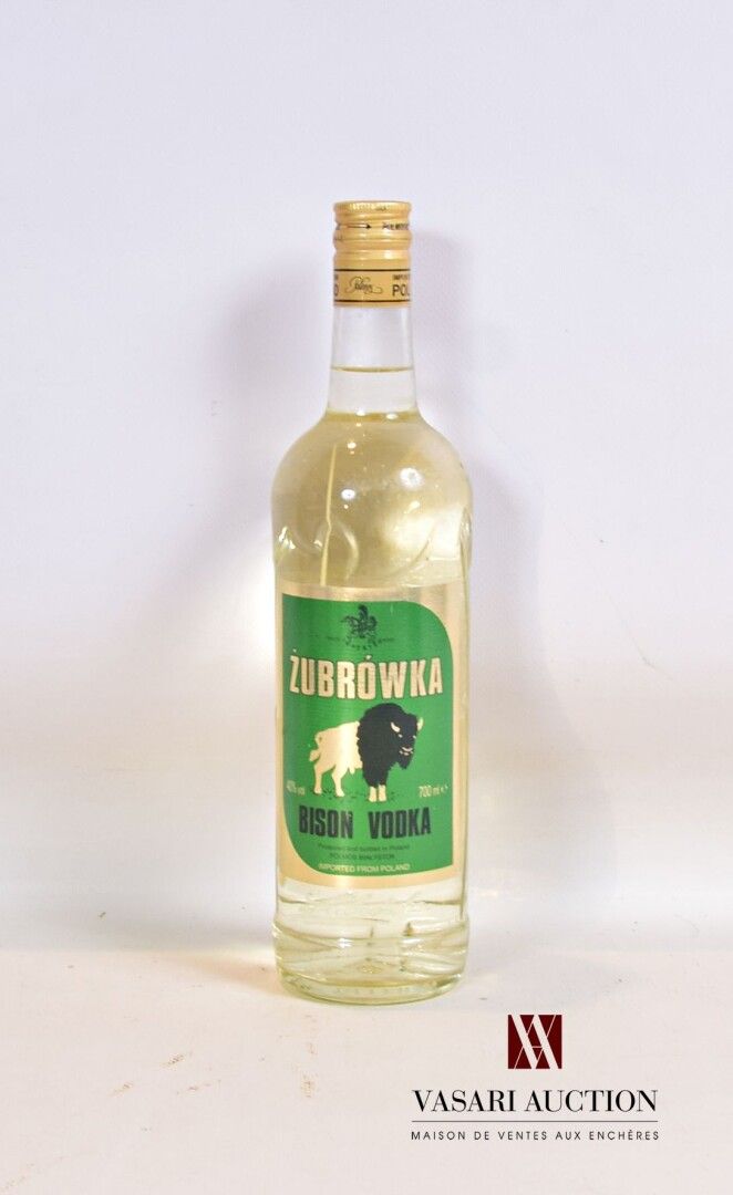 Null 1 bottiglia di vodka Bison ZUBROWKA (Polonia)

	70 cl - 40°. Appena macchia&hellip;